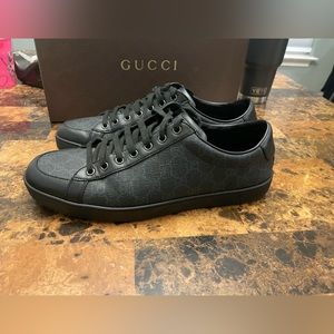 Gucci Tessuto GG Supreme Sneakers. Size 10G